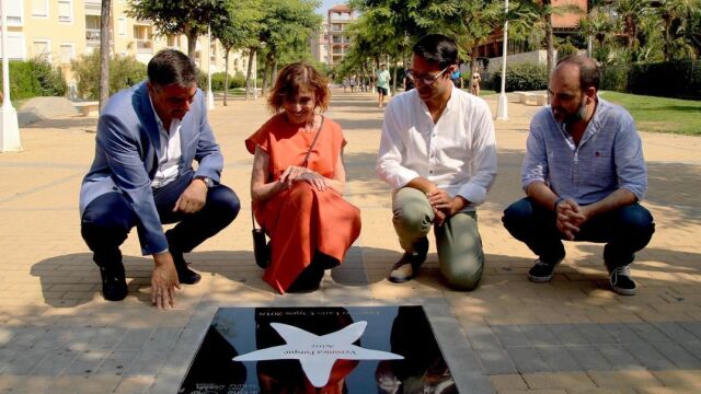 Verónica Forqué protagonizó el acto de inauguración de su estrella de mar en el Paseo de la Fama de Islantilla/ Foto: EP