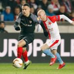 El centrocampista español del Sevilla Roque Mesa durante el partido contra el Slavia Praga / Efe