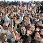 Los trabajadores de Iberia volvieron a manifestarse ayer en la T-4 de Barajas, en el décimo día de huelga