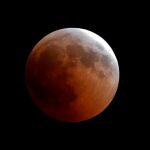 El eclipse lunar del pasado mes de julio, visto desde El Cairo / Reuters
