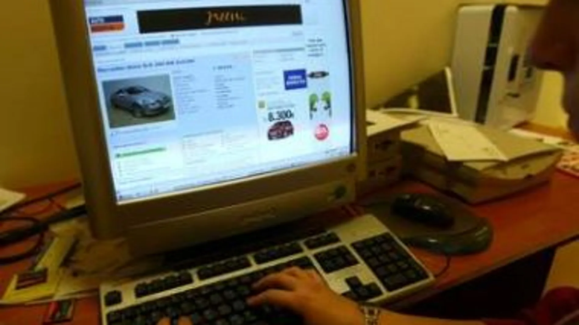 Cae en Barcelona una red de estafas masivas por Internet