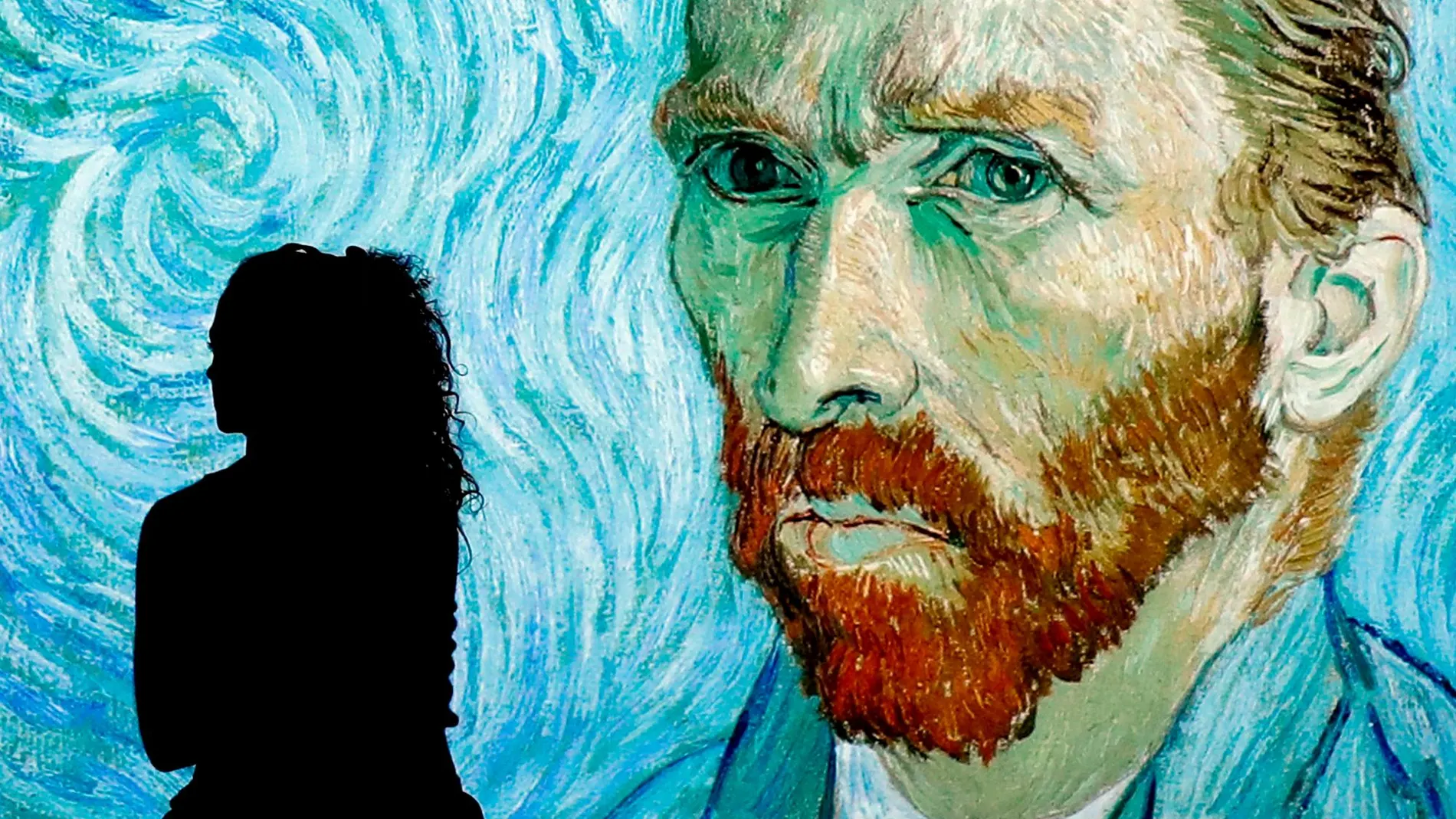 Una visitante en una de las salas de la exposición interactiva diseñada por el Museo Van Gogh de Amsterdam