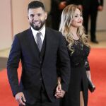Sergio Agüero y su pareja a su llegada a la boda