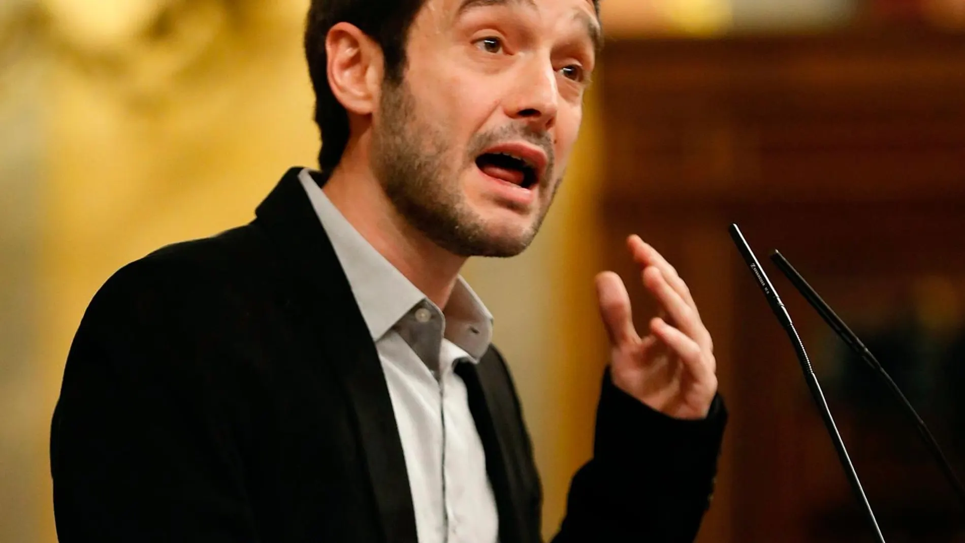 El diputado Pablo Bustinduy deja la primera línea de la política institucional