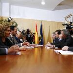 El equipo negociador del PSOE durante la reunión que han mantenido hoy con una delegación del PNV.