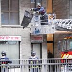 Salida de los bomberos de Palencia para retirar placas sueltas.