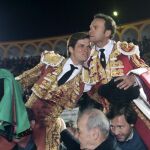 Antonio Ferrera y El Juli, salen a hombros