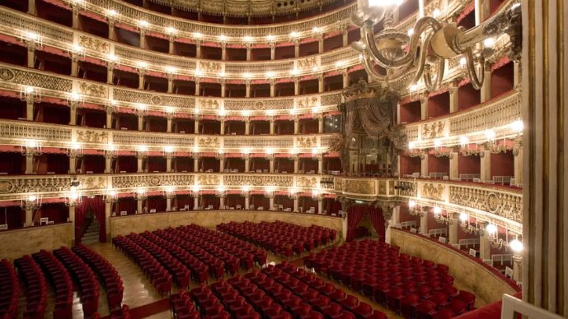 Vista lateral del Teatro di San Carlo