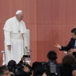 El Papa junto al presidente de México, Enrique Peña Nieto, durante su ceremonia de bienvenida en el Palacio Nacional de Ciudad de México