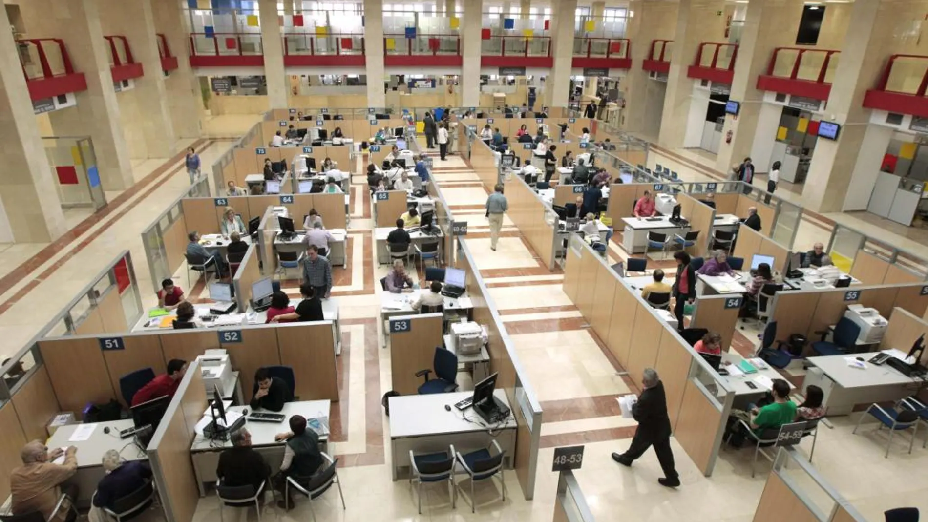 Vista general de la Delegación de Hacienda de la calle Guzmán el Bueno de Madrid