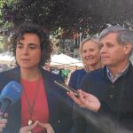 La ministra de Sanidad, Dolors Montserrat, y el líder del PP en Barcelona, Alberto Fernández