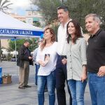 El líder del PP catalán, Xavier García Albiol, acompañado de Alberto Fernández, Andrea Levy y Alicia Sánchez-Camacho, encabezó ayer en el barrio de la Barceloneta la campaña «La Cataluña valiente»