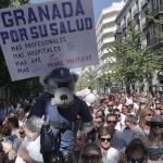 Las multitudinarias protestas por la sanidad en Granada tienen su reflejo en las cuentas