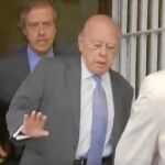 El ex presidente catalán Jordi Pujol, saliendo ayer de su domicilio en Barcelona