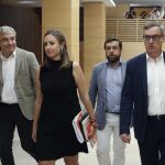 Los integrantes del equipo negociador de Ciudadanos a su llegada esta mañana al Congreso