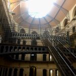 Kilmainham Gaol, una prisión de piedra gris que mantiene viva la memoria de la lucha irlandesa y que se ha convertido en un monumento al nacionalismo irlandés
