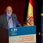 El presidente del Centro de Investigaciones Sociológicas (CIS), José Félix Tezanos Tortajada, durante su intervención en el acto de entrega del Premio Nacional de Sociología y Ciencia Política 2018, que concede organismo, a María Ángeles Durán Heras.