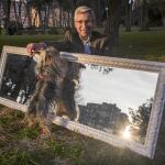 Los paseos por el parque, junto a su Yorkshire, se convirtieron en parte esencial para su recuperación. Ella no se despega de él