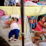 Dos niños enfermos reciben tratamiento