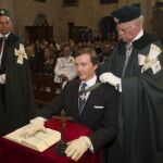 Don Pedro de Borbón se incorpora a la Cofradía de Caballeros Cubicularios ante su mayordomo presidente Javier García-Faria en la edición del pasado año