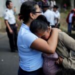 Familiares de las menores a las puertas del centro