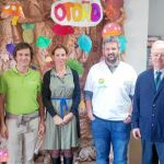 Los representantes de Iberdrola y de Aspanion, ayer durante la visita a la Asociación de ayuda a niños con cáncer