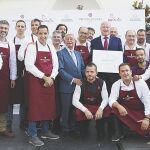 Los principales chefs de la cadena recogieron el galardón junto a Hugo Rovira