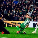  Diez centímetros de fuera de juego