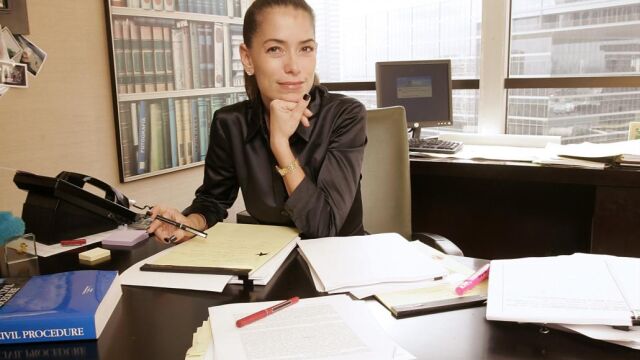 ¿Quién es Laura Wasser, la reina de los divorcios que va a llevar la ruptura de Angelina Jolie y Brad Pitt?
