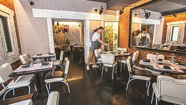 «Matar la gusa» o «recenar» son algunos apartados de la carta del Zampa