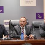 Carlos Martínez, Luis Rey y Jorge Tarragó, informan de las novedades de Norma Doors, ayer en Soria