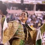 Silveti sale a hombros de La Monumental de Aguascalientes