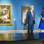 José Guirao y Laura Borràs, ayer, en una de las salas de arte barroco del Mnac. Foto: Efe
