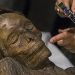 El Museo Arqueológico acoge desde hoy la momia guanche del Barroco de Herques, el mejor ejemplo de restos momificados prehispánicos