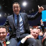 El nuevo líder del Fine Gael, Leo Varadkar, durante la celebración de su elección, ayer, en Dublín