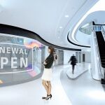 La tecnología LG Colour Transparent LED Film transforma cualquier superficie de vidrio en una pantalla /LG
