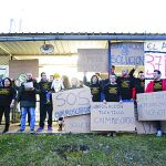 Los trabajadores han estado encerrados para pedir una solución al Ayuntamiento que no implique su despido