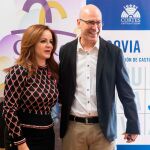 La presidenta de las Cortes, Silvia Clemente, junto el director del colegio Claret de Segovia, Juan José Raya