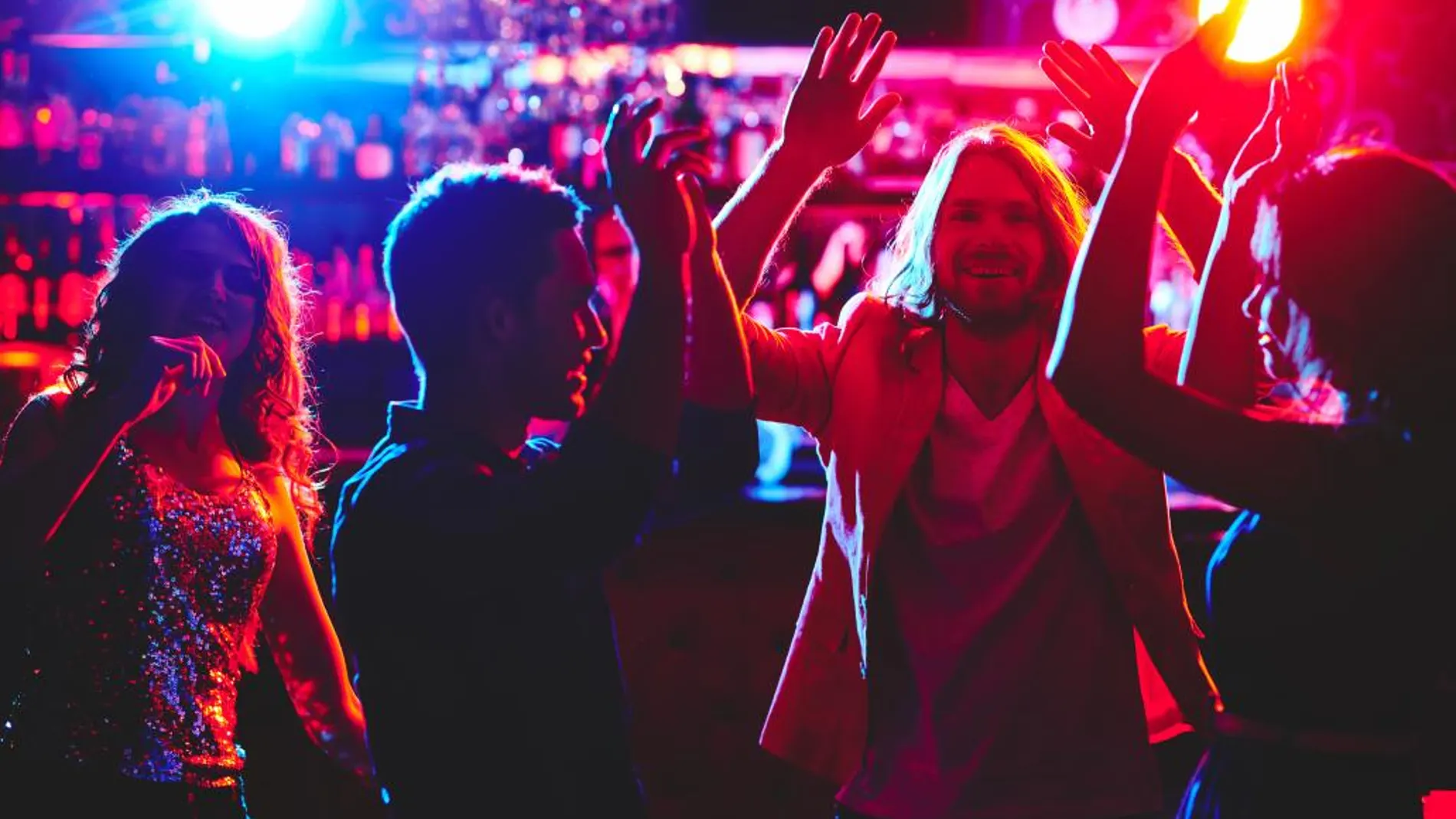 Una discoteca de Benidorm busca camareras sin novios «celosos»