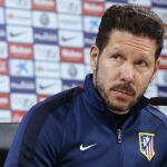 El técnico argentino del Atlético de Madrid, Diego Simeone, durante la rueda de prensa posterior al entrenamiento realizado hoy en Majadahonda