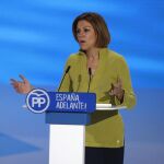 La secretaria general del PP, María Dolores de Cospedal, durante su intervención en el acto de clausura del XVIII Congreso nacional del Partido Popular