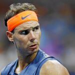 Nadal, como el resto de jugadores, está sufriendo en Nueva York con el calor y la humedad / Ap