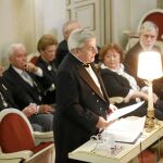 El historiador durante la lectura del discurso en la sede de la RAH