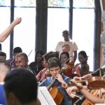 Dudamel, ayer por la mañana, dirigiendo el ensayo en el Palau del primer concierto de la integral