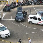 Las compañías de vehículos de alquiler con conductor (VTC) regalaron ayer un viaje a todos sus clientes, dejando a los taxistas, como en la estación de Atocha, parados frente a alta demanda de estos servicios