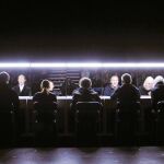 Oskaras Koršunovas desembarca todo el fin de semana en la Verde de los Teatros del Canal con unos espejos para que cada uno, público incluido, «busque quién es», dice el dramaturgo