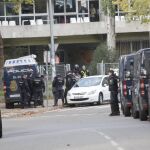 Presencia policial frente al que fuera colegio mayor San Juan Evangelista.