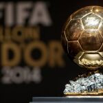 Desde 2010 tan sólo dos futbolistas lo han recibido: Lionel Messi y Cristiano Ronaldo.