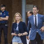Fotografía de archivo, tomada el 14/6/2016, de la infanta Cristina y su marido, Iñaki Urdangarín,a su salida de la sede de la Escuela Balear de la Administración Pública (EBAP) de Palma.