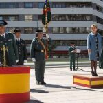 María José Salgueiro sigue con atención la toma de posesión del del teniente coronel Manuel Rodríguez Zabala, como jefe de la Comandancia de la Guardia Civil de Zamora, en compañía del general de Brigada Francisco Javier Sualdea Martín